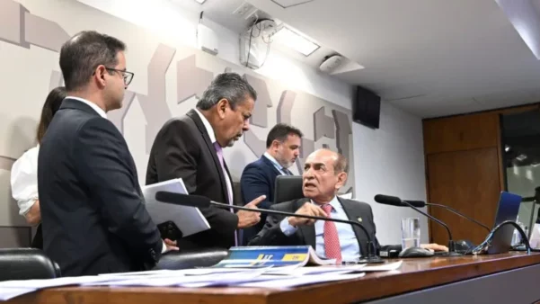 Senador diz que vai acionar Conselho de Ética contra Hiran