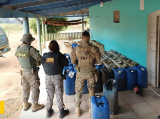 Depósitos clandestinos de combustíveis para o garimpo ilegal são fechados em vila no interior de Roraima
