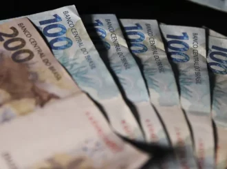 Mais de 140 mil trabalhadores ainda não sacaram abono salarial; veja como consultar