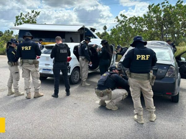 Sete pessoas são presas em operação da PRF contra fraudes veiculares