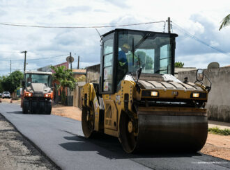 Obras de pavimentação no bairro Jóquei Clube são intensificadas