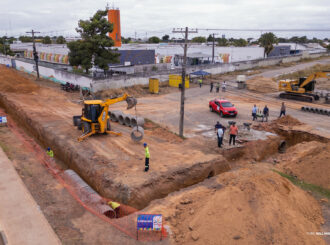 Obras de drenagem são intensificadas na avenida Brasil