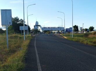 Dólar cai para R$ 5,40 após invasão à Venezuela