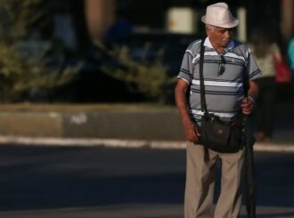 Teto do INSS sobe, e aposentados poderão ganhar até R$ 8.475 por mês