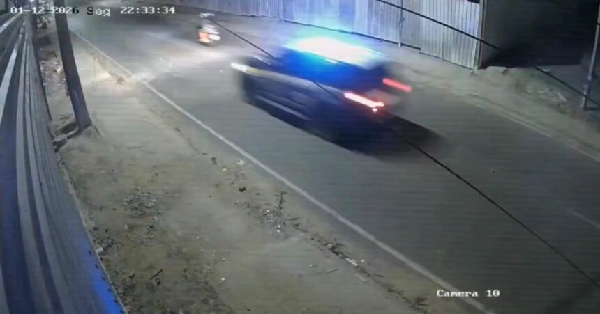 Adolescentes em moto fogem da PRF, caem e acabam detidos em Boa Vista; veja vídeo