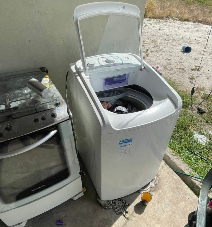 Jovem morre eletrocutado após encostar em fio descascado da máquina de lavar roupa