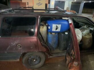 Homem é preso em flagrante por transporte irregular de cerca de 400 litros de gasolina