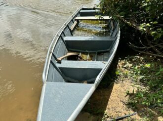Polícia encontra canoa furtada em Alto Alegre no município de Amajari