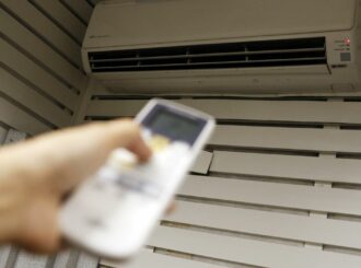Saiba como reduzir a conta de energia mesmo usando ar-condicionado em dias quentes