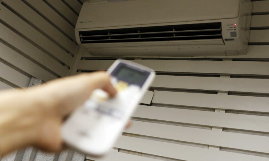 Saiba como reduzir a conta de energia mesmo usando ar-condicionado em dias quentes