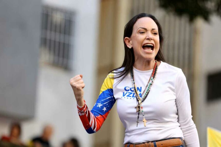 María Corina se manifesta após ataque dos EUA e diz que grupo eleito está pronto para assumir a Venezuela
