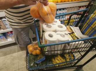 Cesta básica ficou mais cara em 17 capitais brasileiras