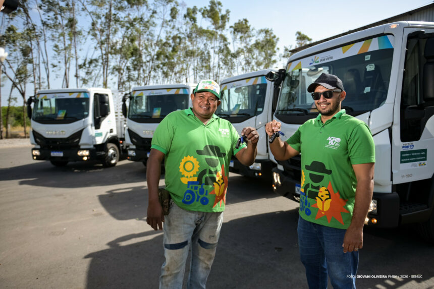 Prefeitura entrega caminhões a produtores rurais de Boa Vista e reforça agricultura familiar