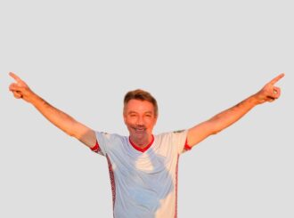 Cassado quatro vezes, governador de Roraima planeja renunciar para se candidatar ao Senado, enquanto TSE segura seu julgamento há dois anos