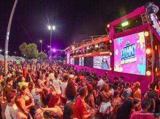 Atração nacional, cantora Danny encerra 1ª noite de folia no Circuito Fábio Marques Paracat