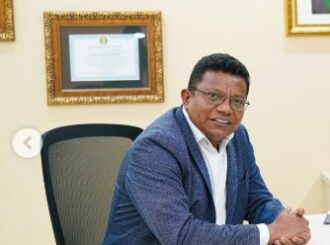 Secretaria de Educação de Caroebe contrata R$ 3,6 milhões em material de expediente