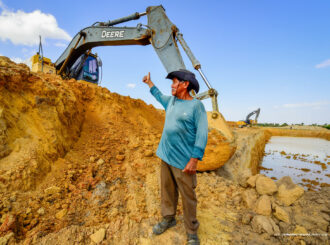 Prefeitura escava tanques para piscicultura nas comunidades Três Irmãos, Mauixe e Aakan em Boa Vista
