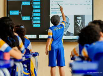 Telas interativas fortalecem ensino e transformam rotina nas escolas de Boa Vista