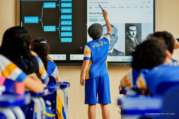 Telas interativas fortalecem ensino e transformam rotina nas escolas de Boa Vista