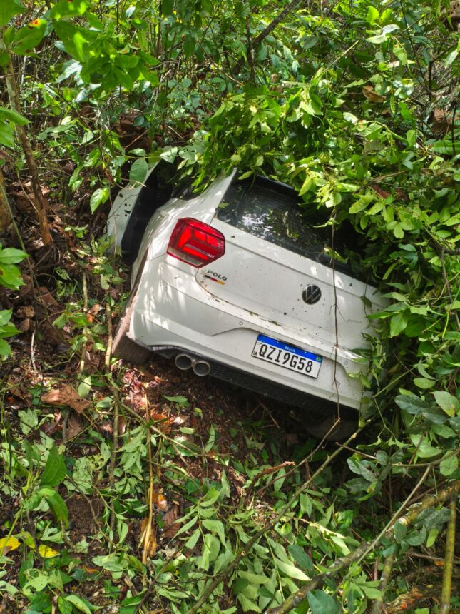 Jovem é preso após roubo de carro e tentar atropelar policial em barreira de fiscalização no Jundiá, em Rorainópolis