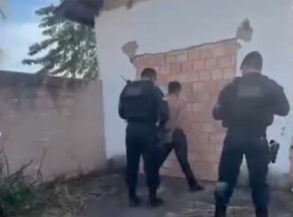 Mototaxista é preso com cinco granadas em mochila no Cauamé