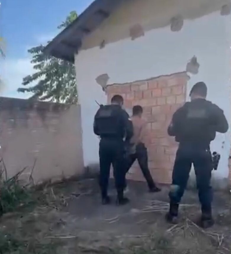 Mototaxista é preso com cinco granadas lacrimogêneas em mochila no Cauamé