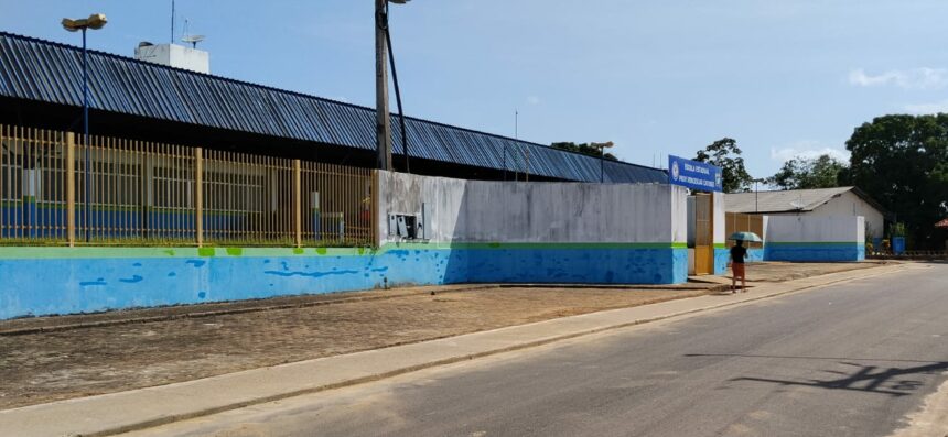 Seed não tem monitor para acompanhar criança autista no transporte escolar em Mucajaí, diz denúncia