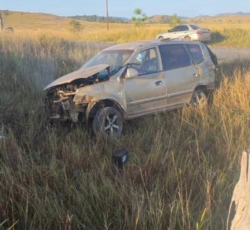 Adolescente morre e outros ficam feridos em acidente na fronteira do Brasil com a Venezuela