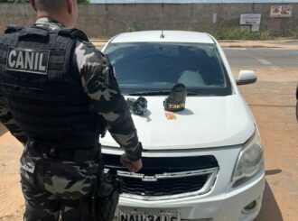 Mulher é presa com cocaína dentro do carro