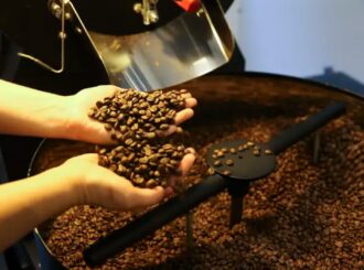 Café mais barato: especialistas explicam quando o consumidor pode sentir alívio no bolso