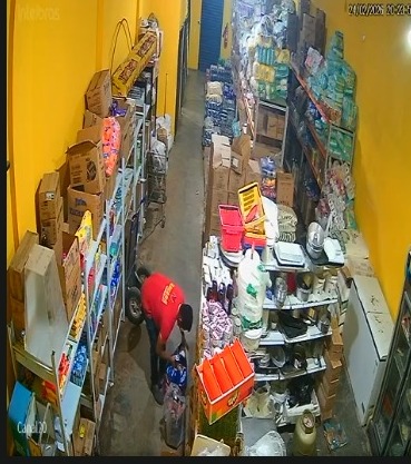 Repositor é preso após furtar produtos do próprio local de trabalho