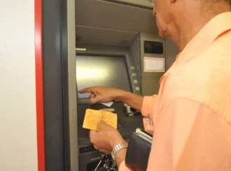 Agências bancárias reabrem nesta quarta-feira a partir do meio-dia
