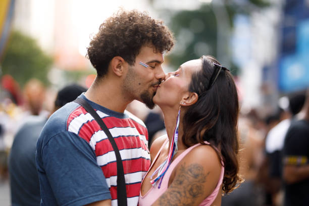 Relacionamentos superficiais no Carnaval e as consequências no psicológico das pessoas