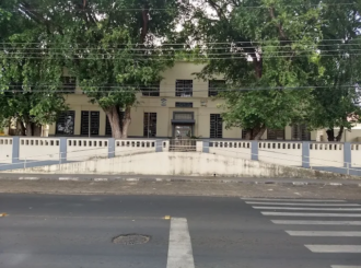 Escola São José inicia ano letivo sem copa, centrais de ar e com banheiro em reforma, diz denúncia