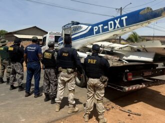 PRF apreende aeronave em oficina clandestina em Boa Vista