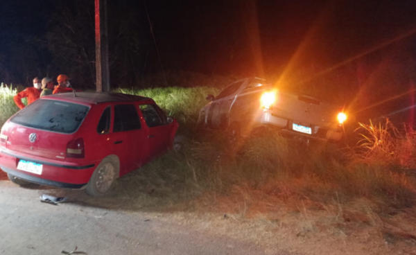 Motorista fica ferido após batida entre carro e caminhonete na BR-174, em Rorainópolis