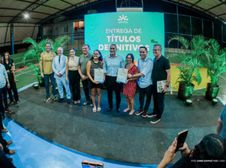 Prefeitura avança na regularização fundiária e entrega 280 títulos definitivos