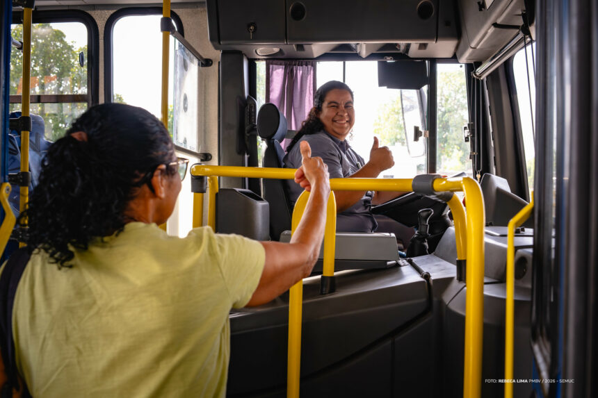 Mulheres no volante transportam passageiros, sonhos e conquistas profissionais