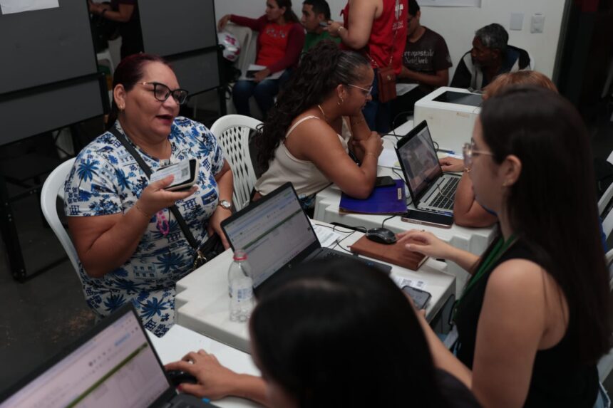 DPE-RR ajuda ribeirinha a recuperar certidão de nascimento após anos tentando emitir o documento