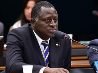 Deputado ‘paraquedista’ do Rio de Janeiro transfere título para Roraima de olho em vaga no Senado