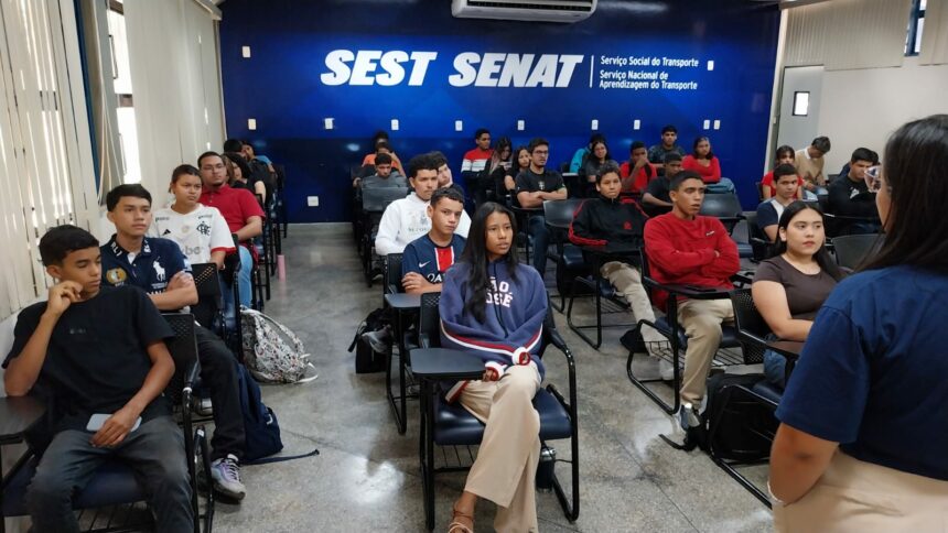 Sest Senat realiza curso para 40 jovens aprendizes contratados por empresas do setor de transporte