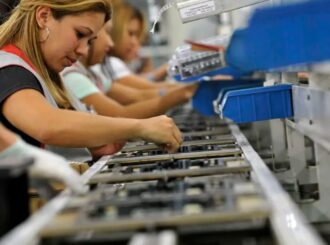 Entidades ligadas à indústria publicam manifesto contra redução da escala 6×1