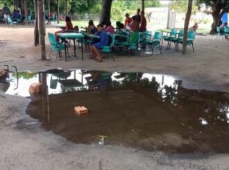 Pais de alunos da escola Índio Macuxi voltam a denunciar condições precárias na unidade