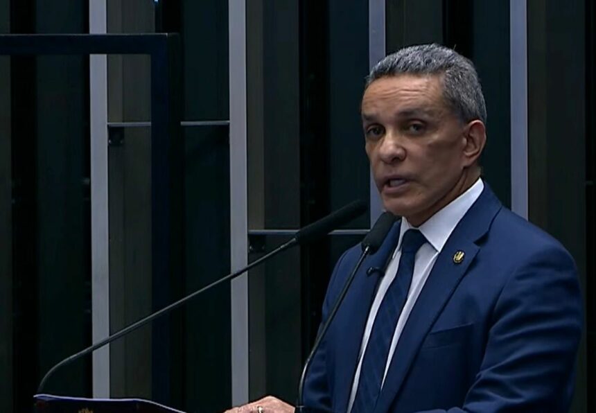 Mecias de Jesus renuncia ao mandato de senador