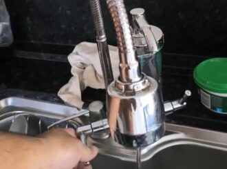 Morador denuncia constante falta de água e baixa pressão nas torneiras no Silvio Leite