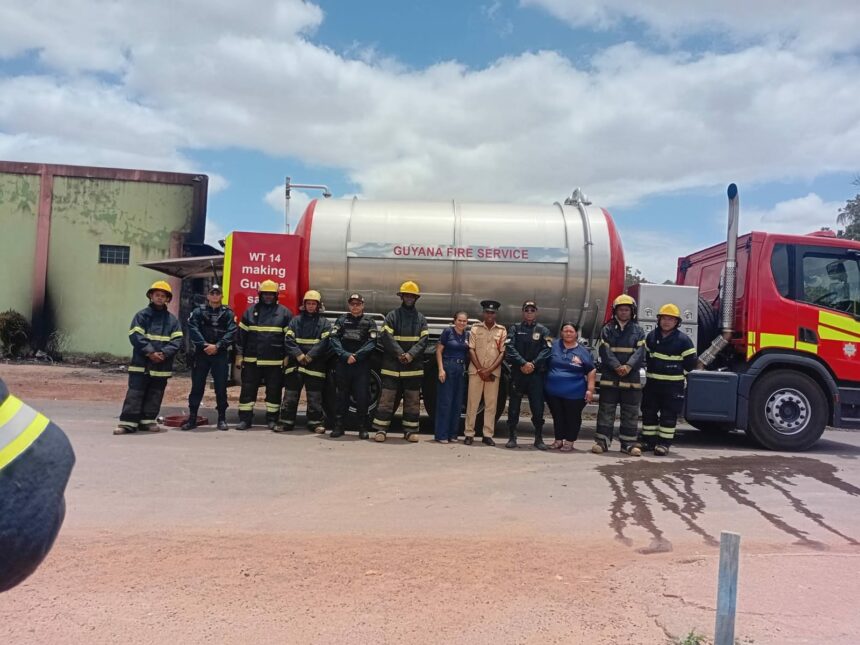 Bombeiros da Guiana ajudam a controlar incêndio em Bonfim