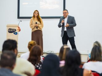 Palestra orienta sobre uso consciente do crédito e reforça importância do planejamento financeiro