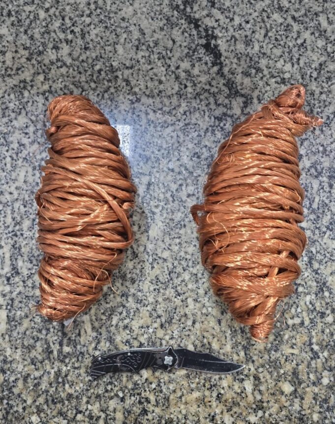 Jovem é preso com rolos de fio de cobre no Cantá