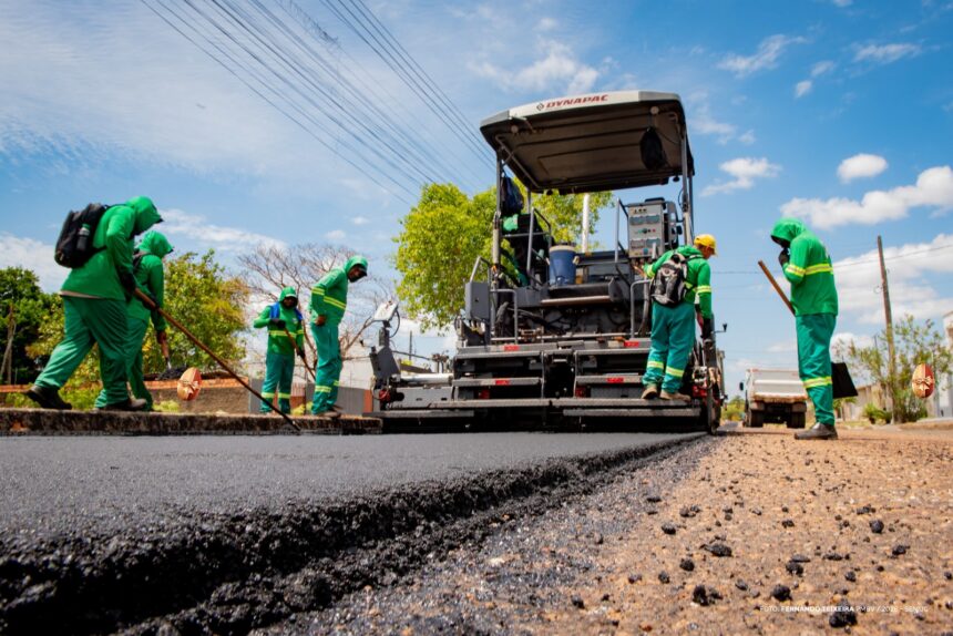 Boa Vista: bairro Caçari recebe 4,5 km de novo asfalto com serviço de recapeamento