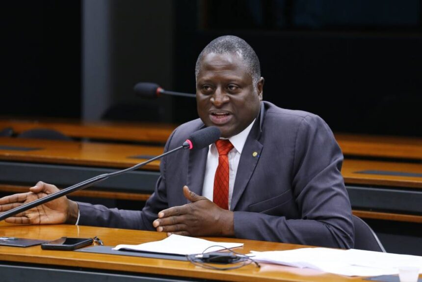 PL Roraima emite nota sobre deputado Hélio Negão e cita respeito às lideranças locais